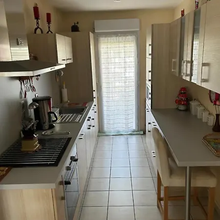 דירה T3 Avec Balcon שאמברי